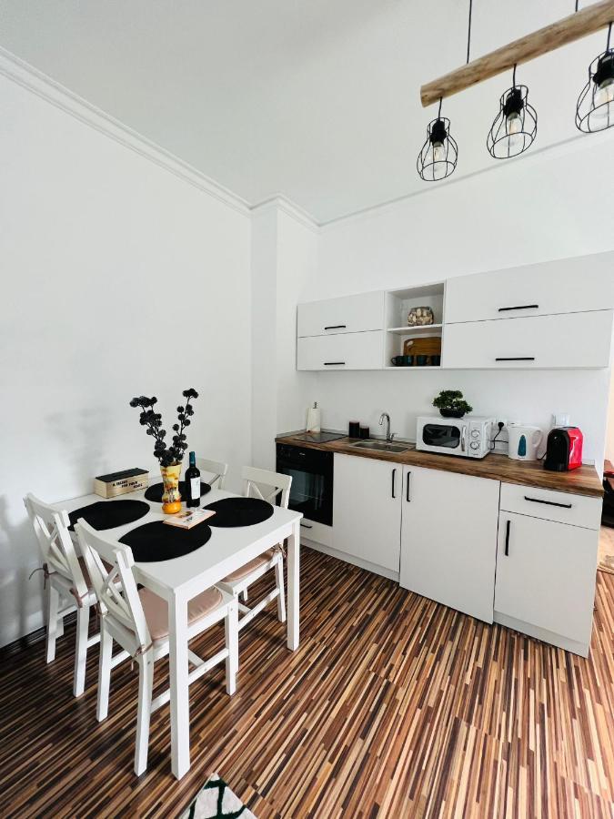 Apartament In Regim Hotelier King Medias Exterior photo