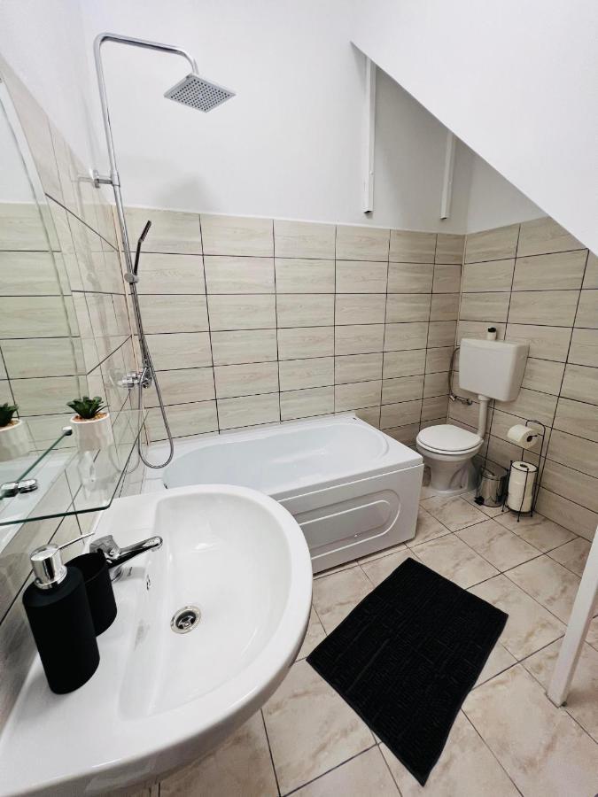 Apartament In Regim Hotelier King Medias Exterior photo